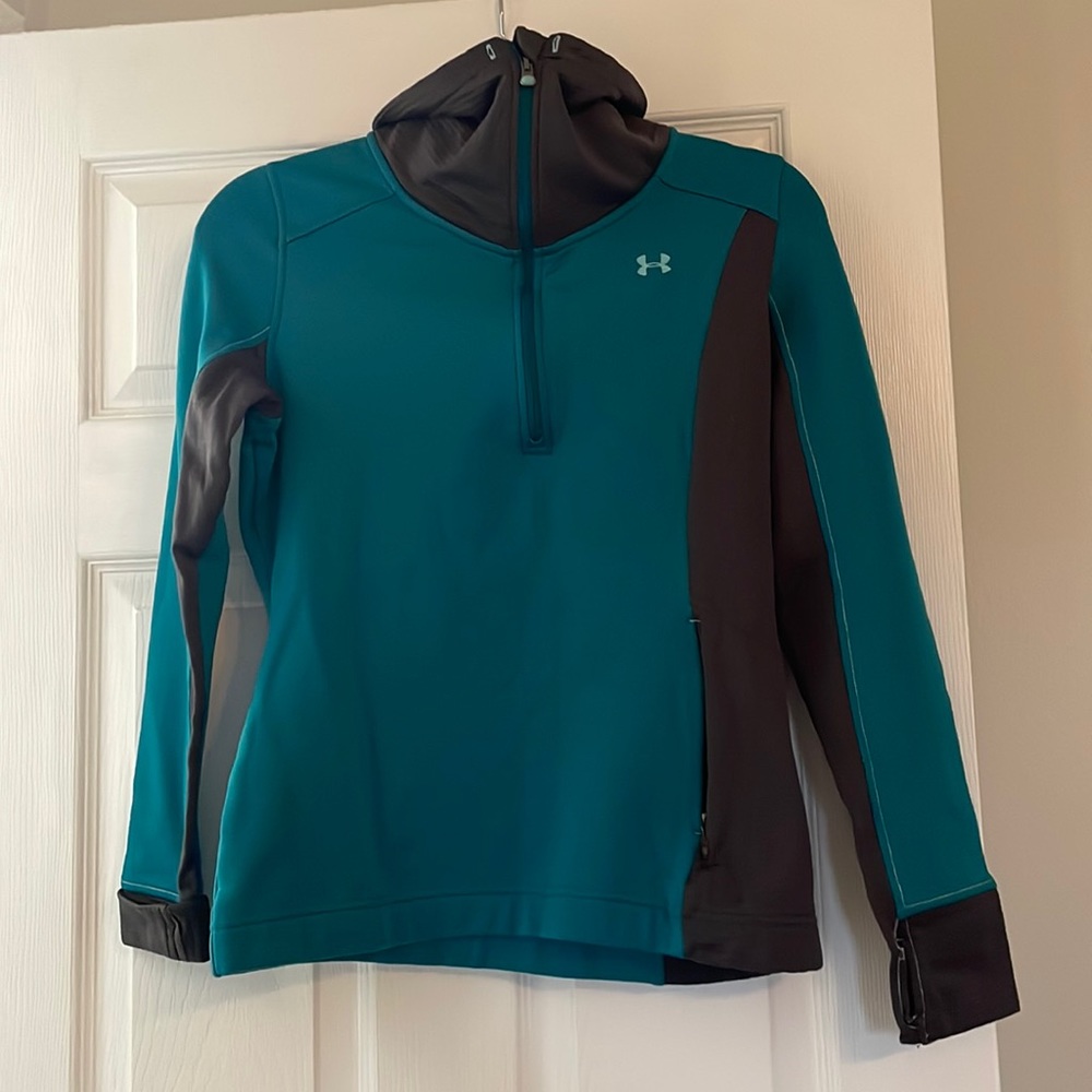 Under armour cold gear cowl neck long sleeve with thumb holes